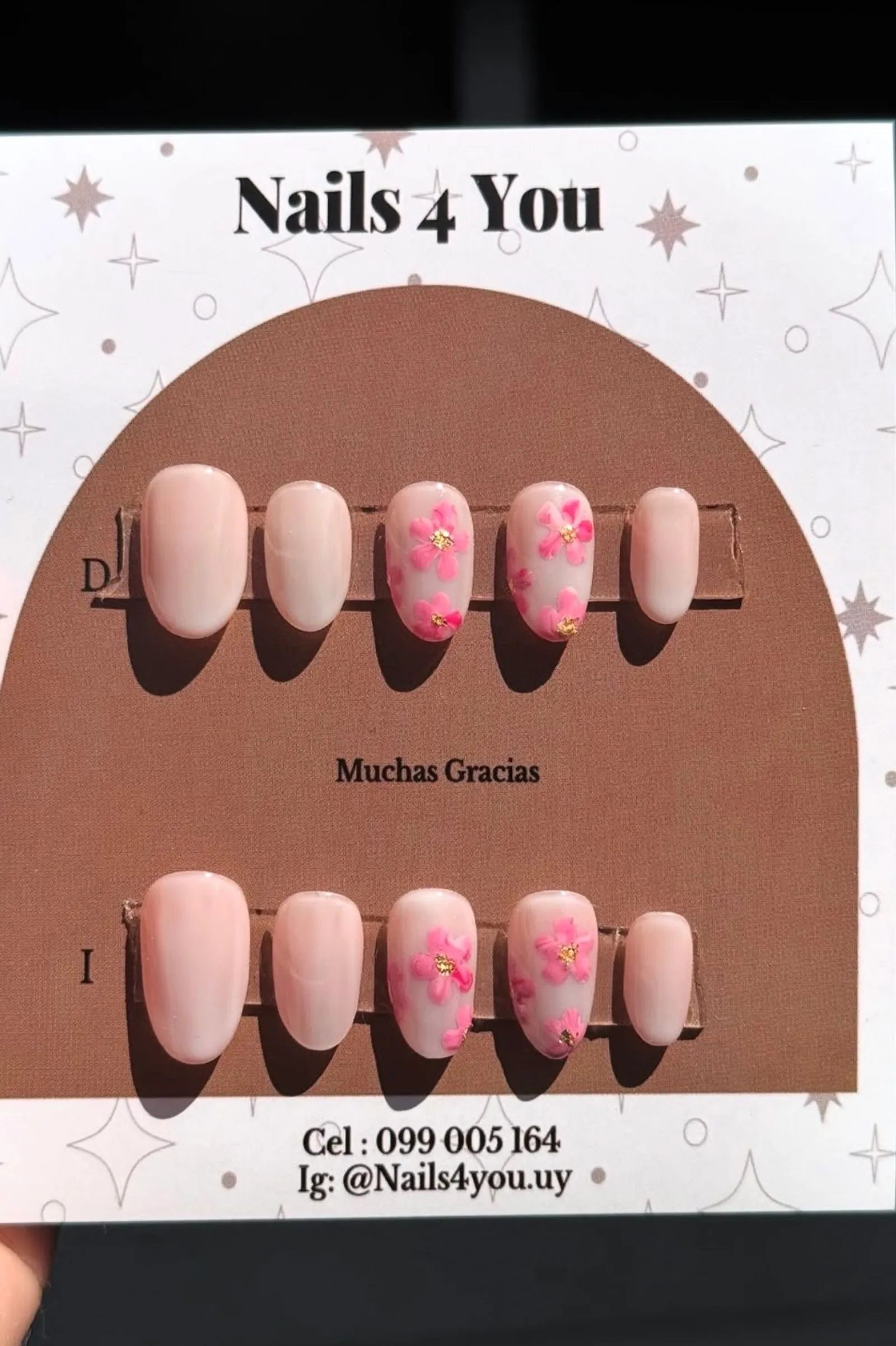Uñas nude toque floral