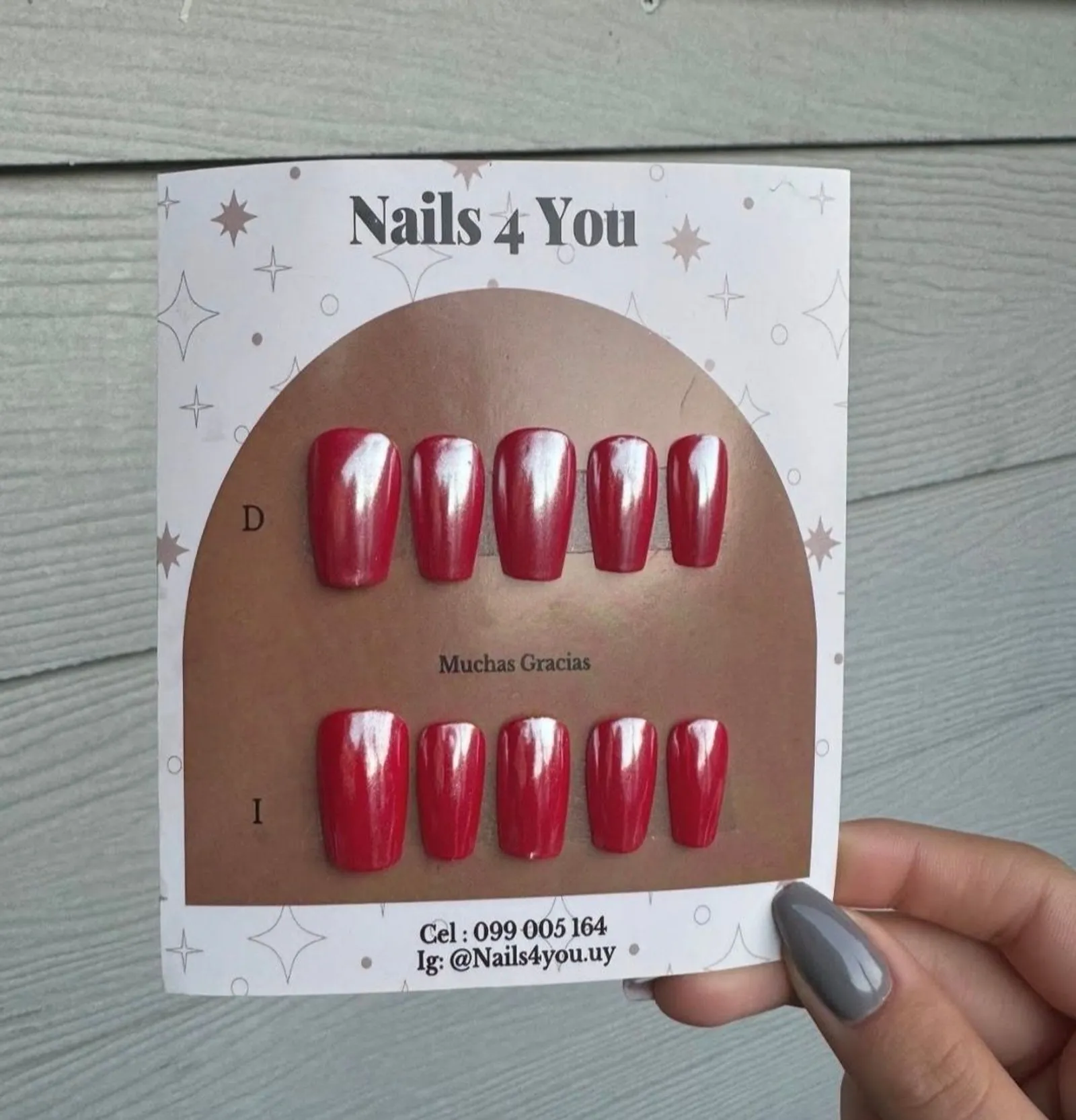 Uñas rojas perladas