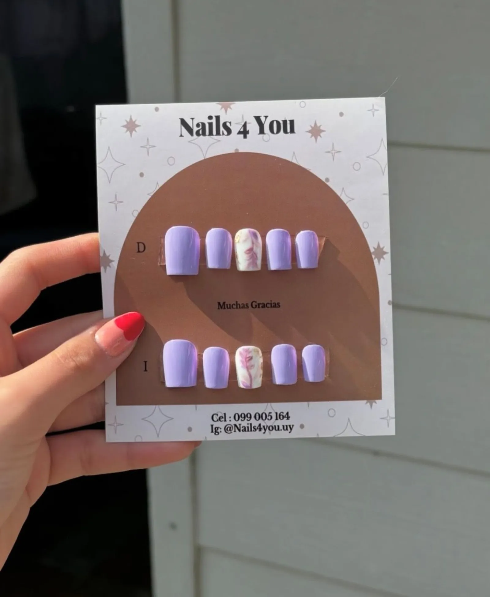 Uñas lila con dibujo